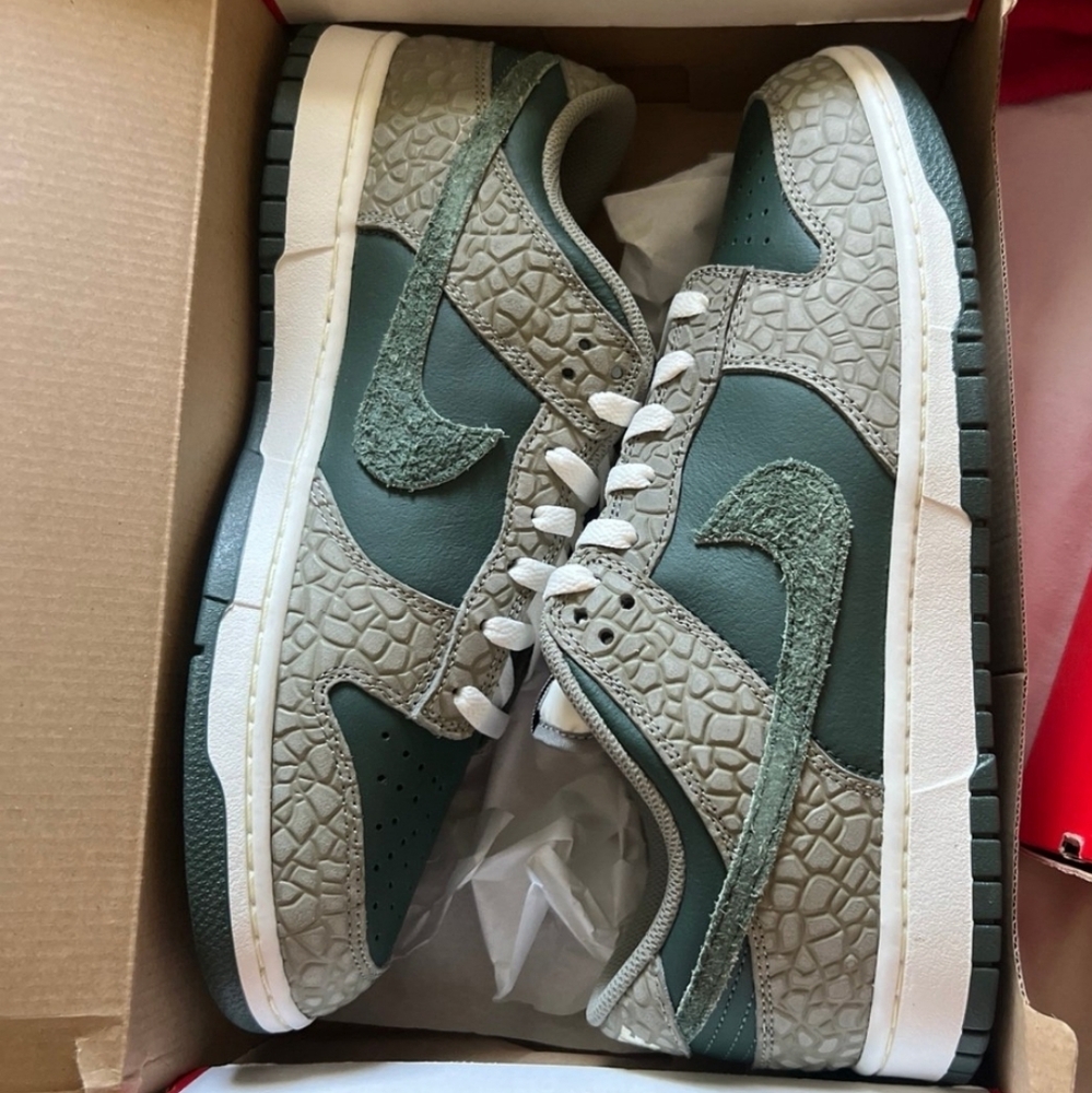 Nike dunk low size 12